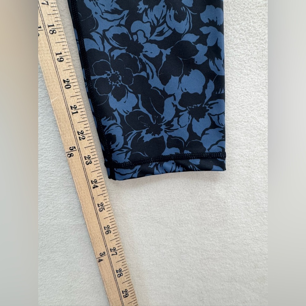 Zyia Active Women’s 12 Black Blue Tropical Floral Leggings NWOT - Picture 7 of 8